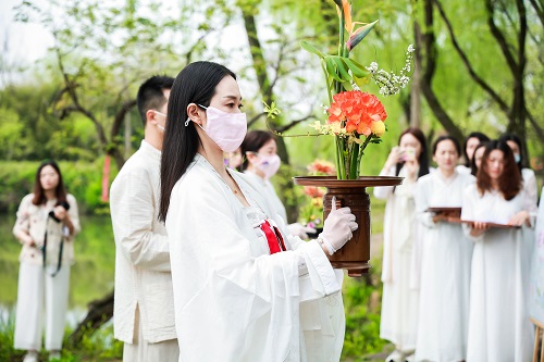 百花朝贺即芳菲美好生活节