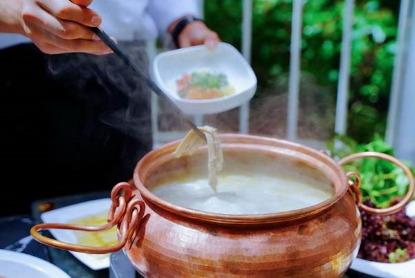 于希尔顿集团旗下酒店品秋之美馔 探寻山湖海之馈赠